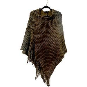 Charlotte Daniel poncho 100% acrylic size medium soft army green.
